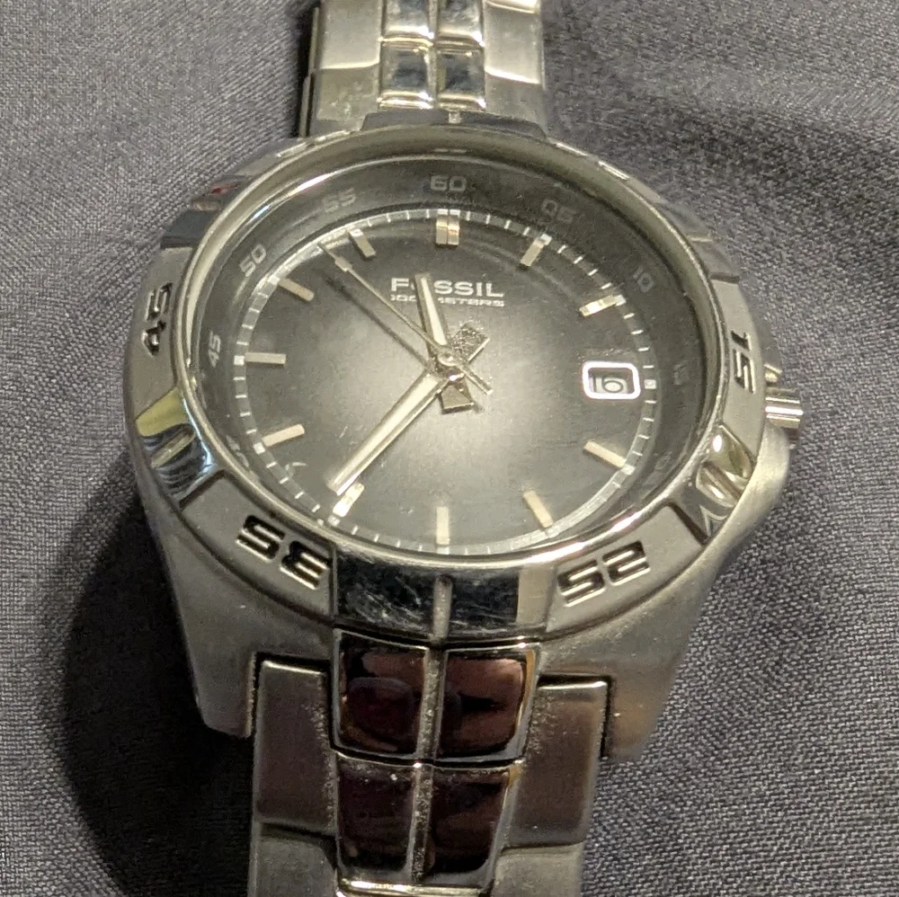 FOSSIL Unisex Silver Waterproof Watch with Dark Dial Vintage Needs Battery